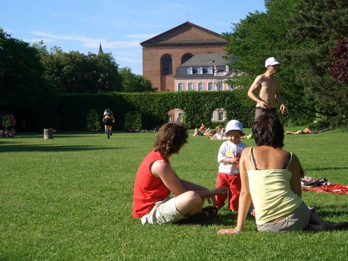 Ferienwohnung An Den Kaiserthermen Trier Exteriör bild